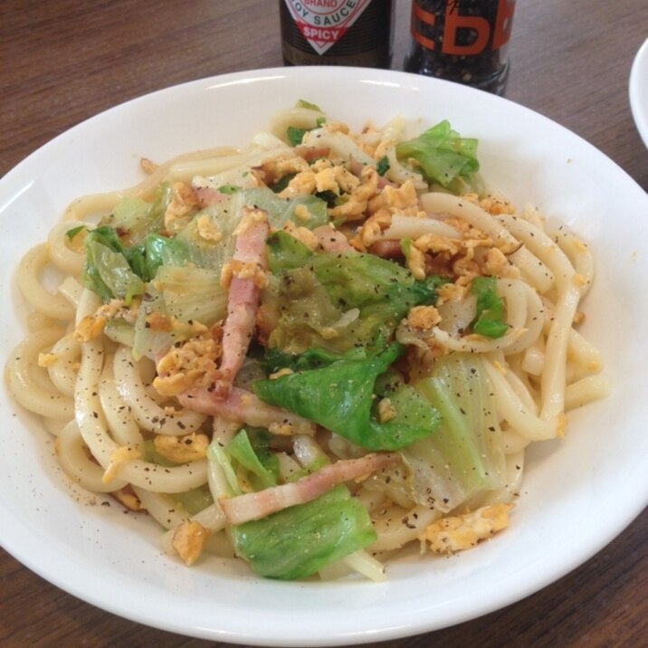 ベーコン×レタス×たまごの焼うどん